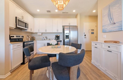 Normal Heights Apartment | Lux North Park Gem~King Beds~Workspaces~Parking!