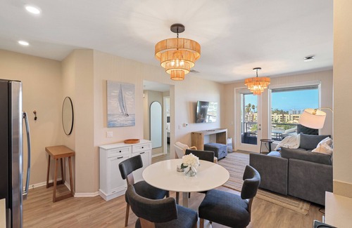 Normal Heights Apartment | Lux North Park Gem~King Beds~Workspaces~Parking!
