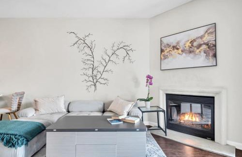 Canoga Park House | Lux Oasis in Woodland Hills