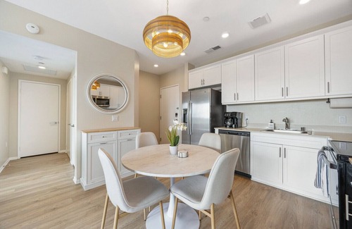 North Park Apartment | LUX Oasis North Park King Beds Workspaces Parking