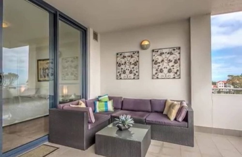 Rockingham Apartment | Lux on the 4th floor with ocean views