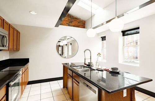 Pendleton Apartment | Lux Parkside 1BR | Patio & Sun Deck | Free Parking