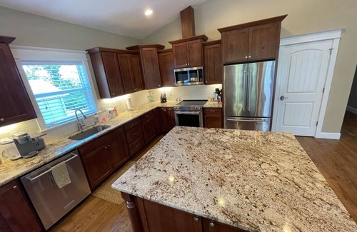 Carver House | Lux Parkview Suite W/KING BED & winter rates