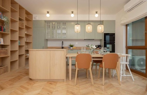 Wilanow Apartment | LUX Pastel Oasis Family Apartment with Parking & Gym by Renters Prestige