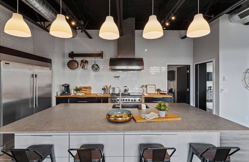 Olympia Apartment | ★LUX Penthouse ★ Rooftop ★ Family★ Business ★ Large Groups