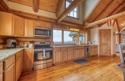 Rosman House | Lux/Private Cabin-PanoramicMntVIEWS-HotTub,Wd Stove,Firepl/Pit,GmRoom,FencedYard