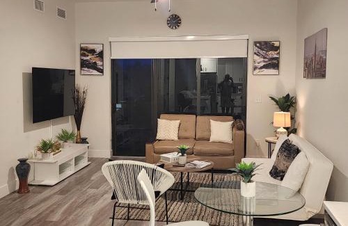 West Palm Beach Apartment | Lux property great for 1 to 8 Guests-family trip ,5Beds 2Rooms Staycation with Gym and EV, proximity to Downtown and Beaches