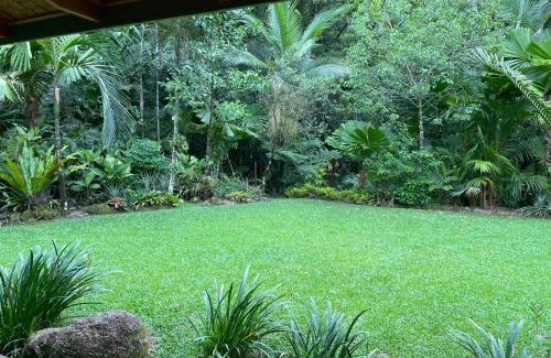 Eubenangee House | Lux rainforest lodge - 1 King, 2 Singles