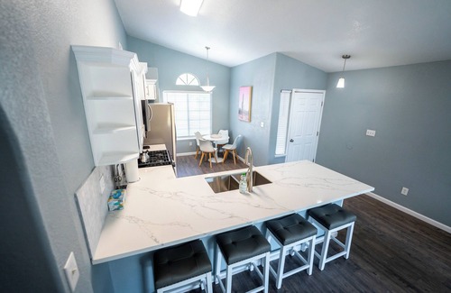 Pumpkin Center House | Lux Remodeled - 75" TV - Cozy King/Queen Beds