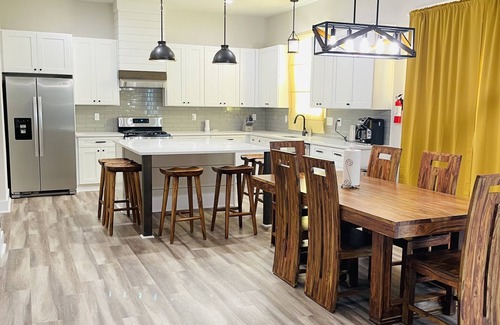 Mountain Island House | LUX Resort style spacious/Families&Professionals