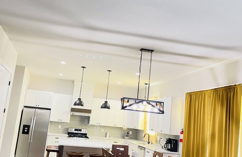 Mountain Island House | LUX Resort style spacious/Families&Professionals