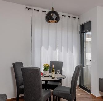 Dobra Voda Apartment | LUX Seafront APT - Close to the Sea - Private Parking