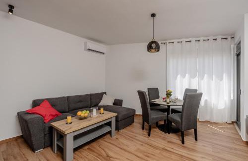 Dobra Voda Apartment | LUX Seafront APT - Close to the Sea - Private Parking