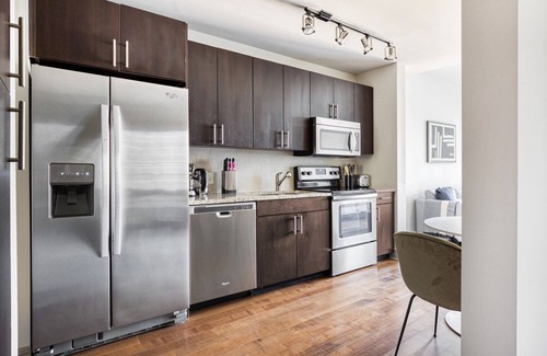 Seaport District Apartment | Lux Seaport Studio w/Gym on Harbor by Blueground