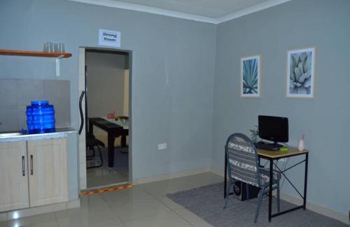 Kasane House | Lux-sit Guesthouse