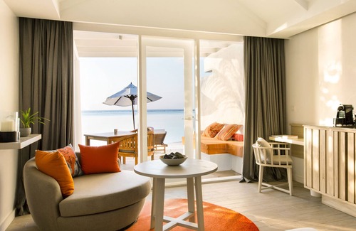 Dhidhoofinolhu Island Resort | LUX* South Ari Atoll