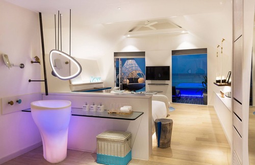 Dhidhoofinolhu Island Resort | LUX* South Ari Atoll