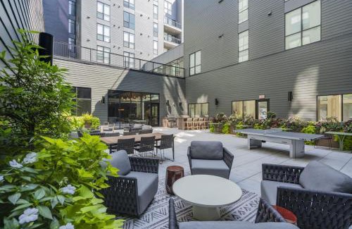 East Liberty Apartment | LUX Studio King Bed Free Parking Gym New