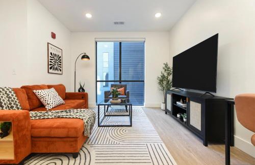 East Liberty Apartment | LUX Studio King Bed Free Parking Gym New