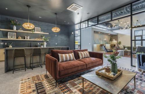 East Liberty Apartment | LUX Studio King Bed Free Parking Gym New