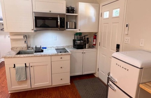 Mossy Oaks Apartment | Lux Studio W Kitchenette Pets are allowed