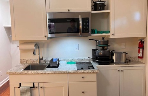 Mossy Oaks Apartment | Lux Studio W Kitchenette Pets are allowed