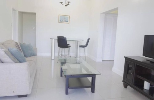 Bayfords Apartment | LUX Suites - 2-bedroom apartment in Halfmoon Bay