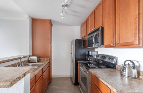 Torrance Apartment | Lux Torrance 1BR w/Roofdeck, Tennis, near Shopping, Beach by Blueground