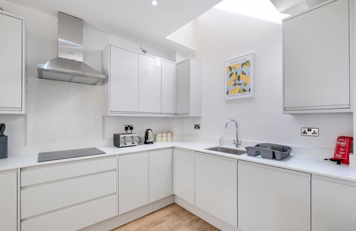 Purley House | Lux UK CR8 Purley Rise 35n-Stunning Executive 5 Bedroom Home in Purley
