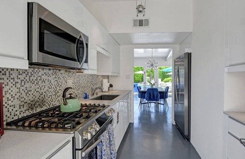 Racquet Club Estates House | LUX Vacation Pool 3BR Mid Mod, Mountain Views, Minutes from Dntwn Palm Springs