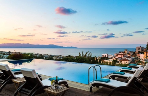 Platanias Town Villa | Lux Villa 600mt to beach★Gym & Basketball ★Heated pool★Jacuzzi★100 mt to Taverna