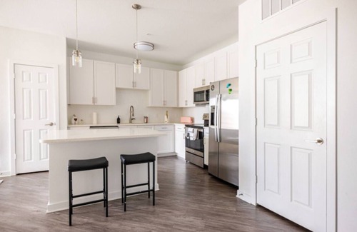 Temple Terrace Apartment | Luxary 1BR w/Resort Pool, Gym+