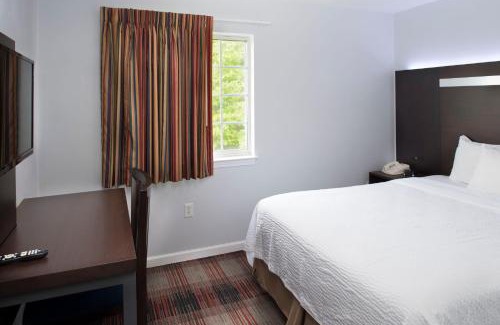 Maryville Hotel | Luxbury Inn & Suites