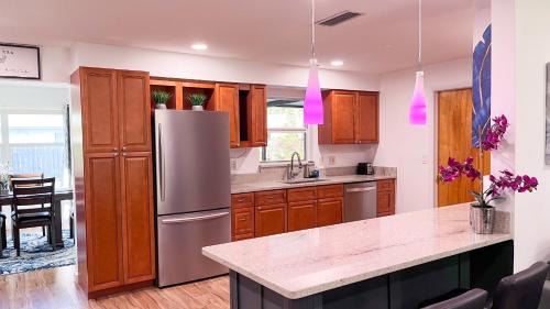 Harbor Heights House | LuxCoral - 4 Min walk to beach!