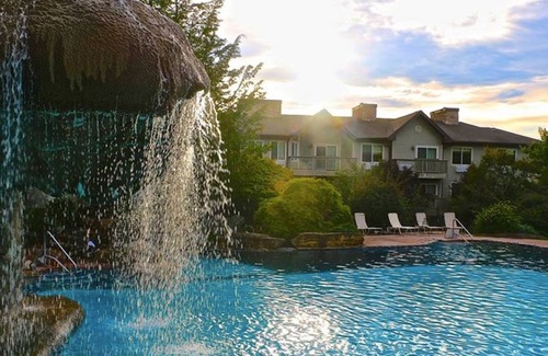 Vernon Cabin | Luxe 10 guest Cabin/Skiing/Pools/Tennis/Gym/Hiking