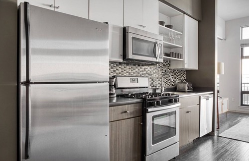 Assembly Square Apartment | Luxe 1B w/W/D, Gym, Rooftop. Steps from T stop by Blueground