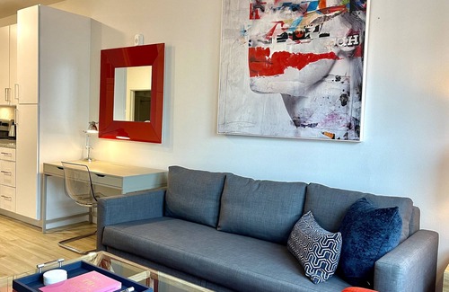 North Hyde Park Apartment | Luxe 1BR,FreePark,Pool, Spacious & bright, 1 Bedroom, King Bed, City Views, Resort Amenities
