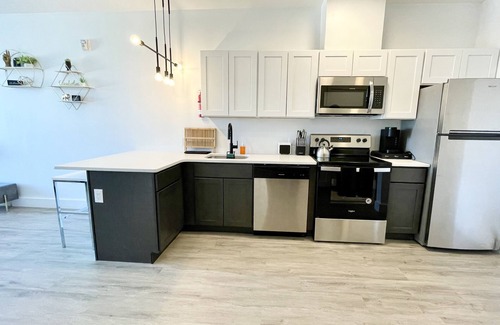 Elizabeth Apartment | Luxe 1BR King-near NYC, EWR,Prudential, NJPAC,Dwntwn Newark, MetLife