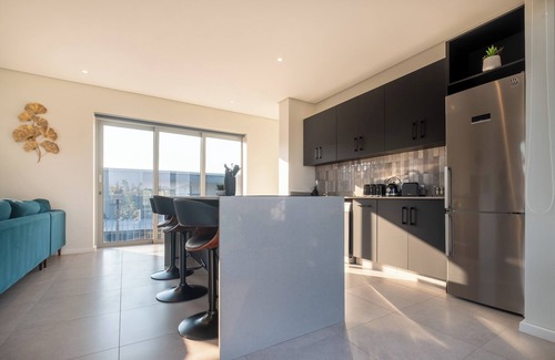 Salt Rock Apartment | Luxe 2-Bed Apartment in Zululami Estate, Ballitonn