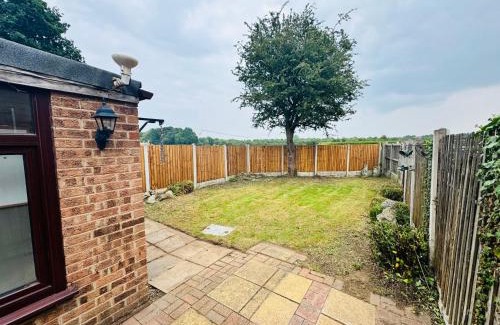 Alvaston Apartment | Luxe 2 Bedroom House Derby City