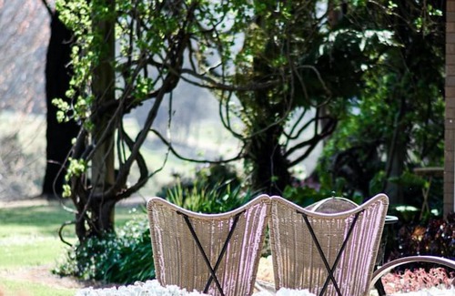 Orbost House | Luxe 2 Bedrooms Spacious Private Home Serenity & Views + Breakfast Hamper