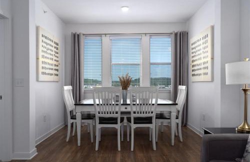 Pelham Apartment | Luxe 2 BR Apt Oak Mt St Park Lots of Amenities