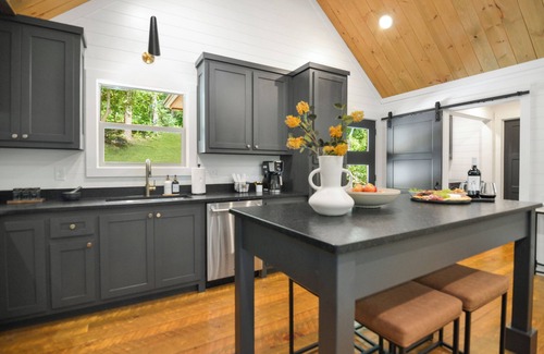 Cherry Log Cabin | Luxe 2 King Suites Hot Tub/Fire Pit Private Culdesac, Blue Ridge & Ellijay