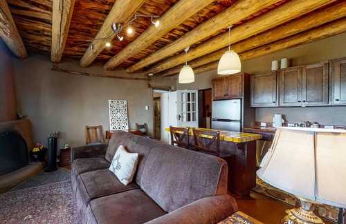Taos House | Luxe 2-Unit Hideaway: Suite & Casita w/Full Kitchens - Walk to Dining, Dogs OK