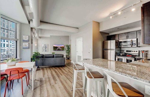 Gateway District Apartment | Luxe 2B in Playhouse Square Pool & Spa Gym