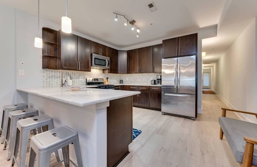 Columbia Heights Bed & Breakfast | Luxe 2BD/2BA Townhouse in Hip Area - Near Metro