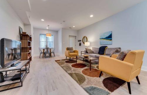 Columbia Heights Apartment | Luxe 2BD2BA Townhouse in Hip Area - Near Metro