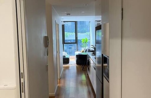 Newstead Apartment | Luxe 2bed/2Bath/Park in Newstead