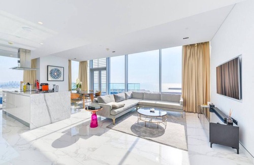 Dubai Apartment | Luxe 3+1 BR Oceanfront Apt ♥ of Bluewaters Island