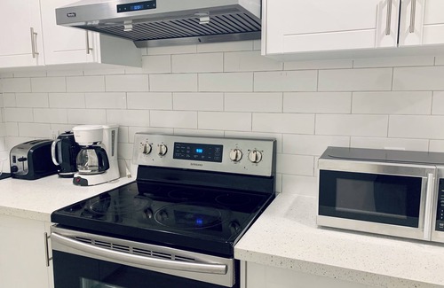 London House | Luxe 3-bedroom unit in North London, close to Masonville and Western University